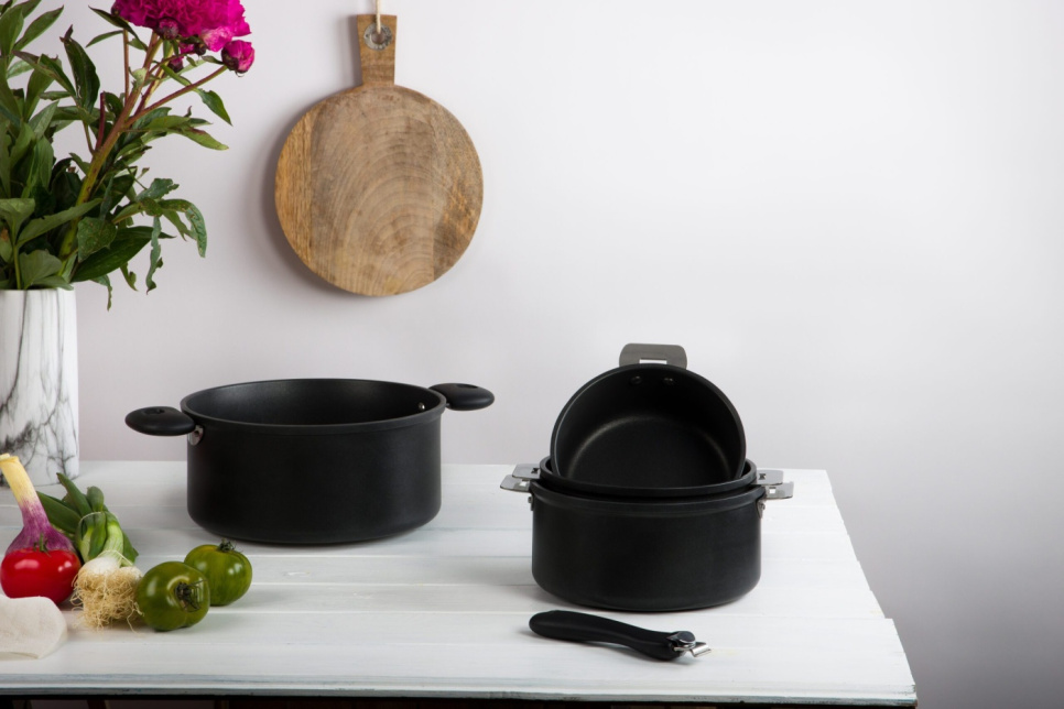 Powlekany garnek z odczepianymi uchwytami, Cookway - Cristel Powlekany garnek z odczepianymi uchwytami, Cookway - Cristel