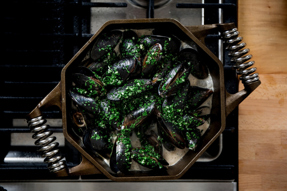 Gulasz żeliwny z pokrywką, holenderski Oveen 5QT, 4,7L - Finex Gulasz żeliwny z pokrywką, holenderski Oveen 5QT, 4,7L - Finex