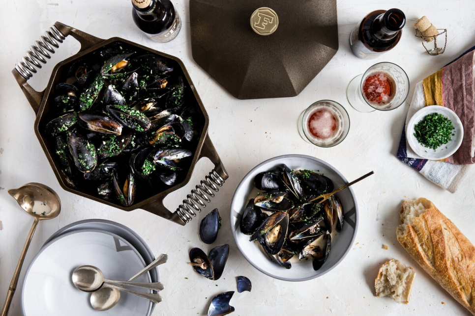 Gulasz żeliwny z pokrywką, holenderski Oveen 5QT, 4,7L - Finex Gulasz żeliwny z pokrywką, holenderski Oveen 5QT, 4,7L - Finex