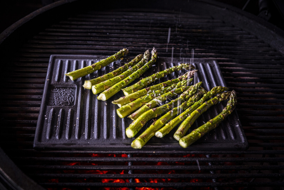 Dwustronna patelnia/grill z emaliowanego żeliwa, 41 x 29 cm - Holy Smoke BBQ  Dwustronna patelnia/grill z emaliowanego żeliwa, 41 x 29 cm - Holy Smoke BBQ