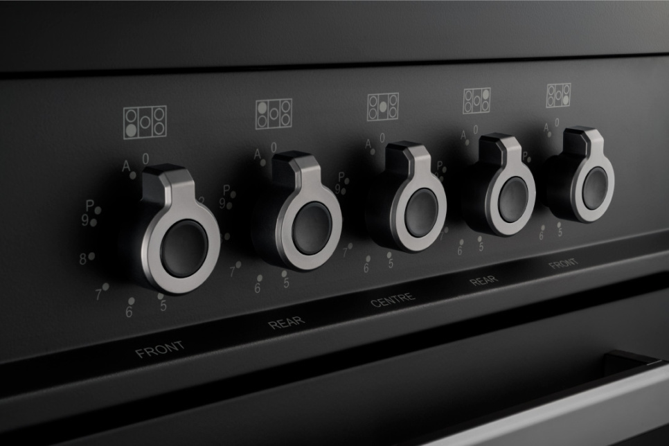 Płyta indukcyjna Professional, 90 cm, 5 stref, podwójny piekarnik, Carbonio - Bertazzoni Płyta indukcyjna Professional, 90 cm, 5 stref, podwójny piekarnik, Carbonio - Bertazzoni