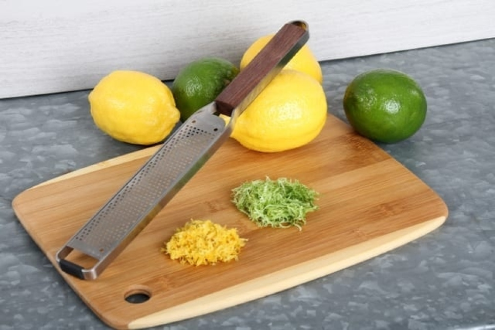 Tarka, z uchwytem z orzecha włoskiego - Microplane Tarka, z uchwytem z orzecha włoskiego - Microplane