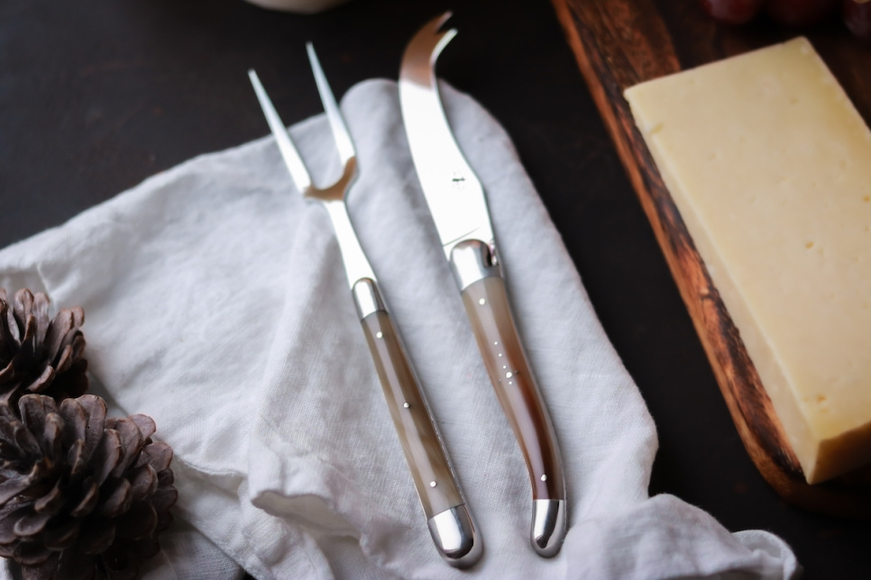 Zestaw do sera, uchwyt z jasnego rogu, polerowany, Tradition - Forge de Laguiole