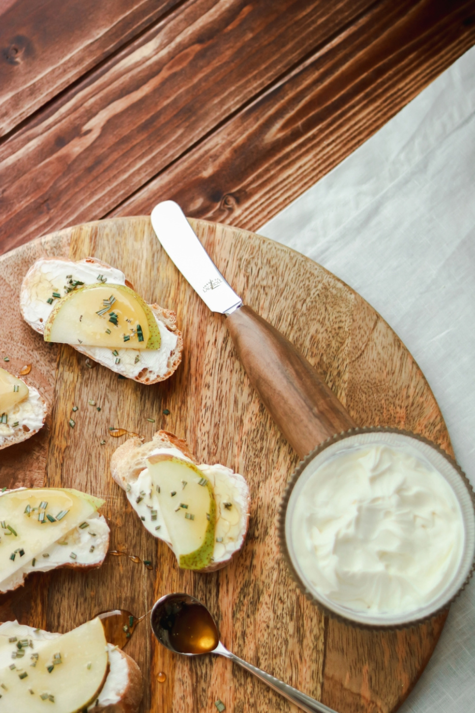 Nóż do masła z rękojeścią z orzecha włoskiego, Lou Bure - Forge de Laguiole