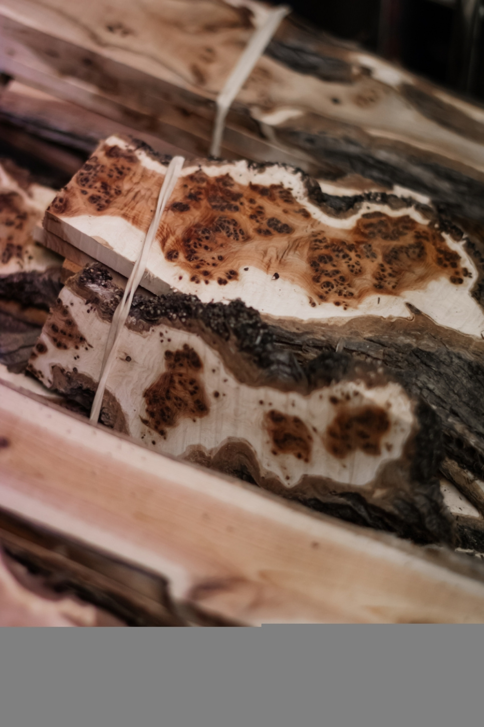 Drewniany nóż sommelierski z kolekcji Vines, damascenizowany z dekoracją, kolekcja - Forge de Laguiole