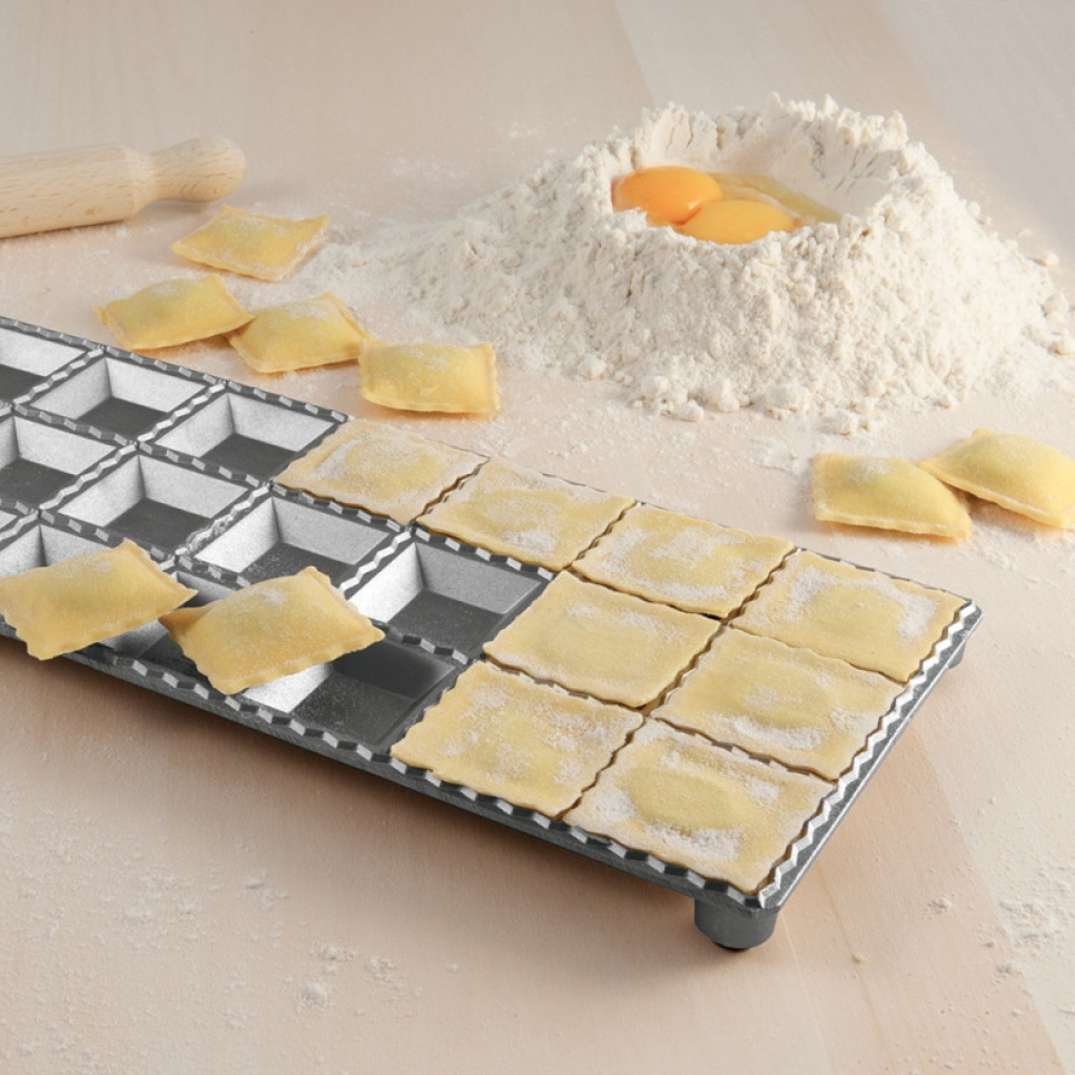 Forma do ravioli z wałkiem do ciasta, 24 kwadratowe kawałki - Eppicotispai Forma do ravioli z wałkiem do ciasta, 24 kwadratowe kawałki - Eppicotispai