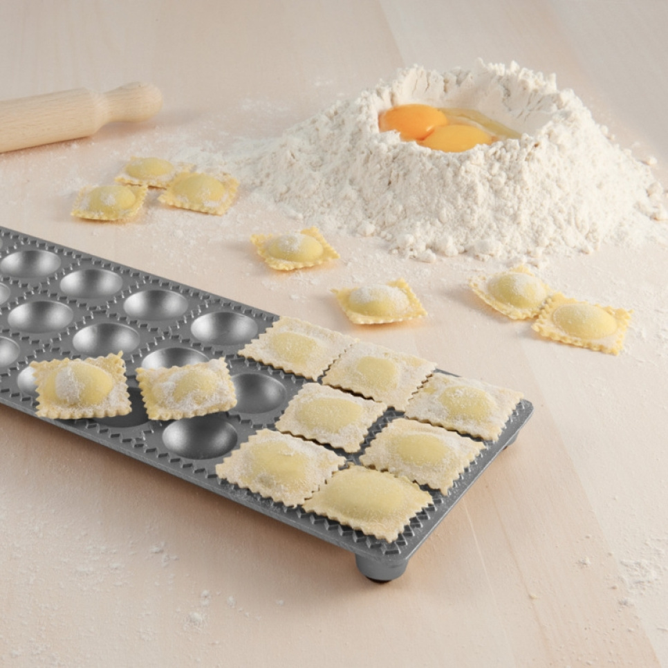 Forma do ravioli z wałkiem do ciasta, 24 sztuki - Eppicotispai Forma do ravioli z wałkiem do ciasta, 24 sztuki - Eppicotispai