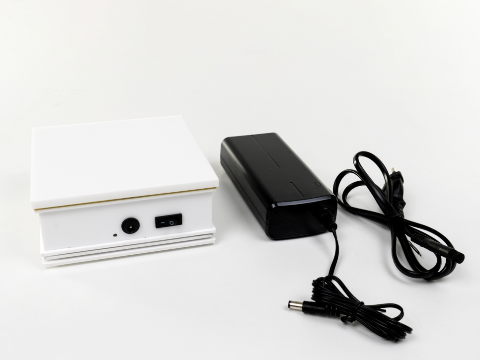 Bezprzewodowa stacja dla Tesla - 100% Chef Bezprzewodowa stacja dla Tesla - 100% Chef