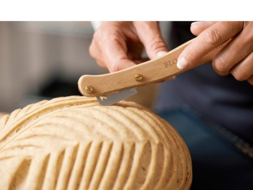 Krajalnica do ciasta z drewnianym uchwytem - Blomsterberg Krajalnica do ciasta z drewnianym uchwytem - Blomsterberg