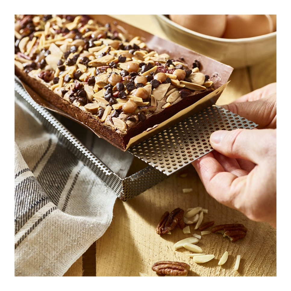 Perforowana podłużna pleśń pieczenia, 35 x 10,5 cm - de Buyer