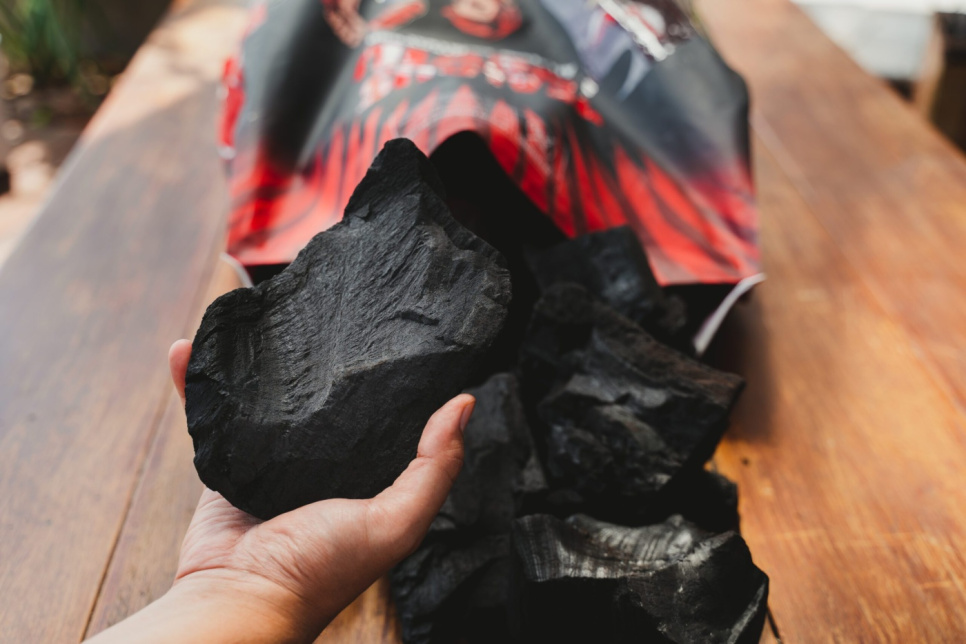 Węgiel drzewny do grilla, Chunx XL - Hardwood Lump Charcoal, 15,88 kg - Jealous Devil Węgiel drzewny do grilla, Chunx XL - Hardwood Lump Charcoal, 15,88 kg - Jealous Devil