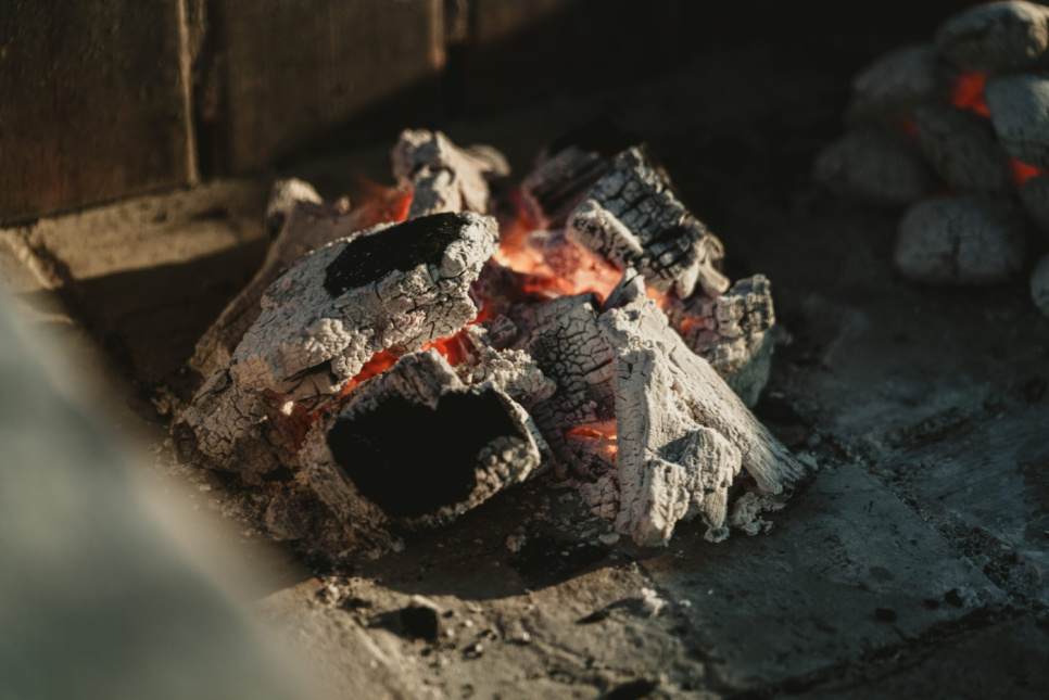 Węgiel drzewny do grilla, Chunx XL - Hardwood Lump Charcoal, 15,88 kg - Jealous Devil Węgiel drzewny do grilla, Chunx XL - Hardwood Lump Charcoal, 15,88 kg - Jealous Devil