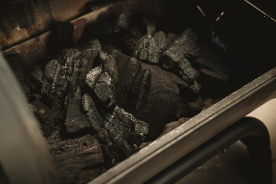 Węgiel drzewny do grilla, Chunx XL - Hardwood Lump Charcoal, 15,88 kg - Jealous Devil Węgiel drzewny do grilla, Chunx XL - Hardwood Lump Charcoal, 15,88 kg - Jealous Devil