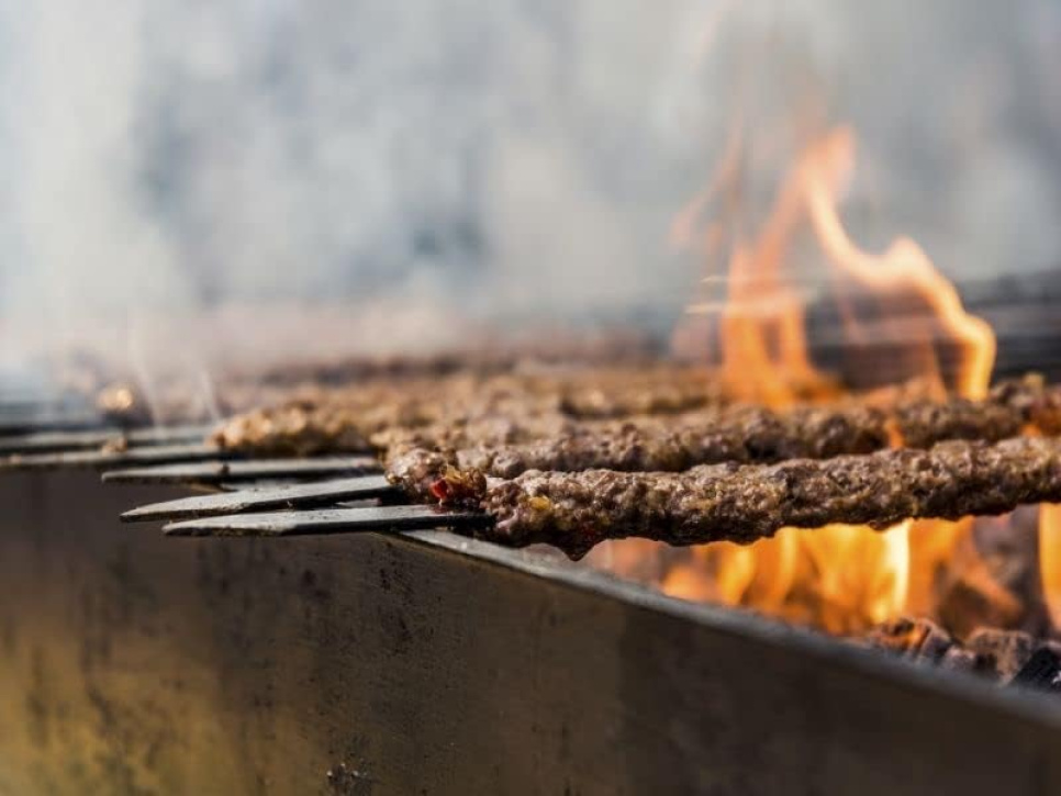 Płaskie szpikulce do grilla na kebab/adana, 60x2 cm w grupie Grille, kuchenki i piekarniki / Akcesoria do grillowania / Szpady do grilla w The Kitchen Lab (2128-33025)