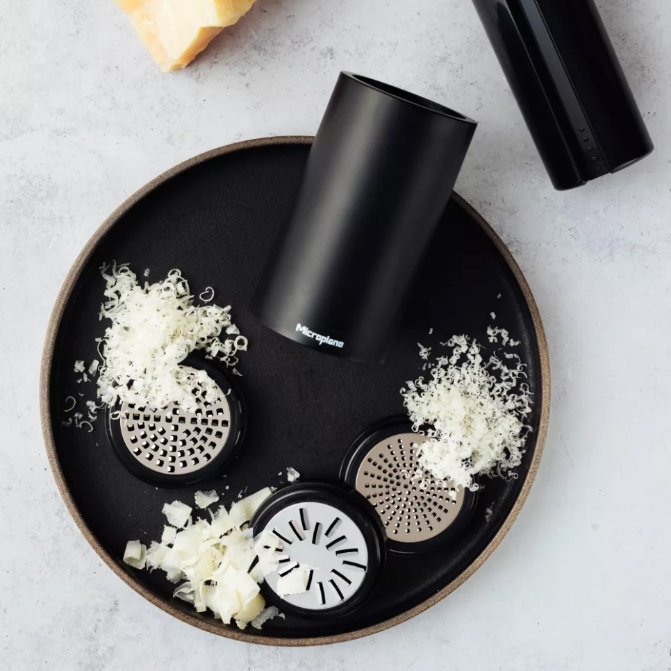 Uniwersalny młynek/uniwersalny rozdrabniacz z trzema funkcjami - Microplane Uniwersalny młynek/uniwersalny rozdrabniacz z trzema funkcjami - Microplane