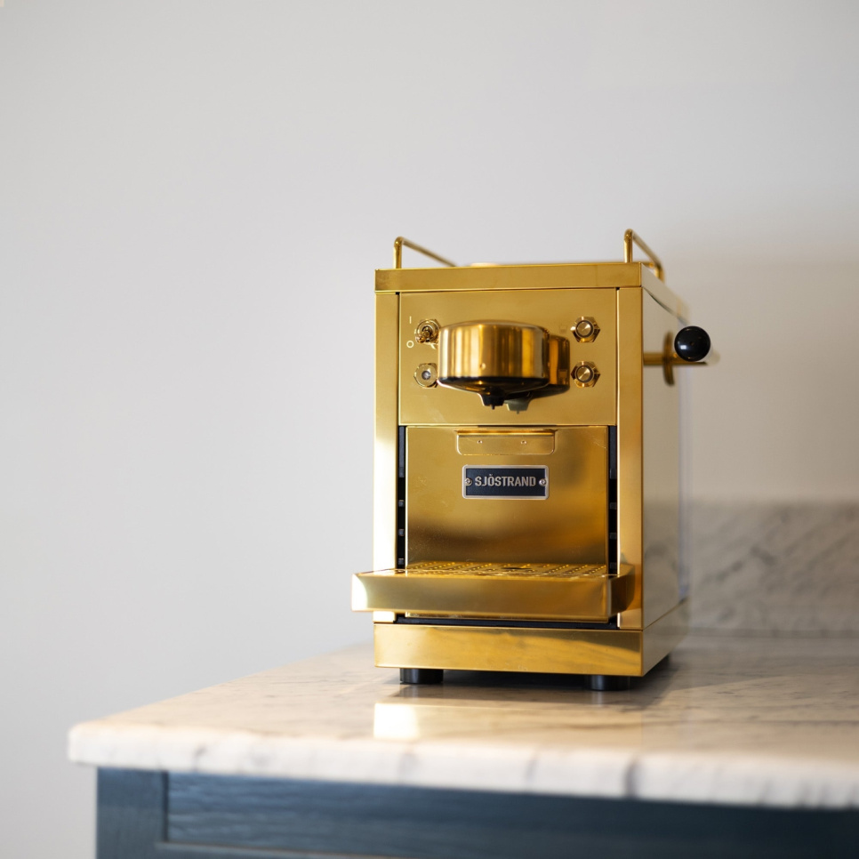 Ekspres na kapsułki, oryginalny ekspres na kapsułki do espresso, mosiądz - Sjöstrand Ekspres na kapsułki, oryginalny ekspres na kapsułki do espresso, mosiądz - Sjöstrand