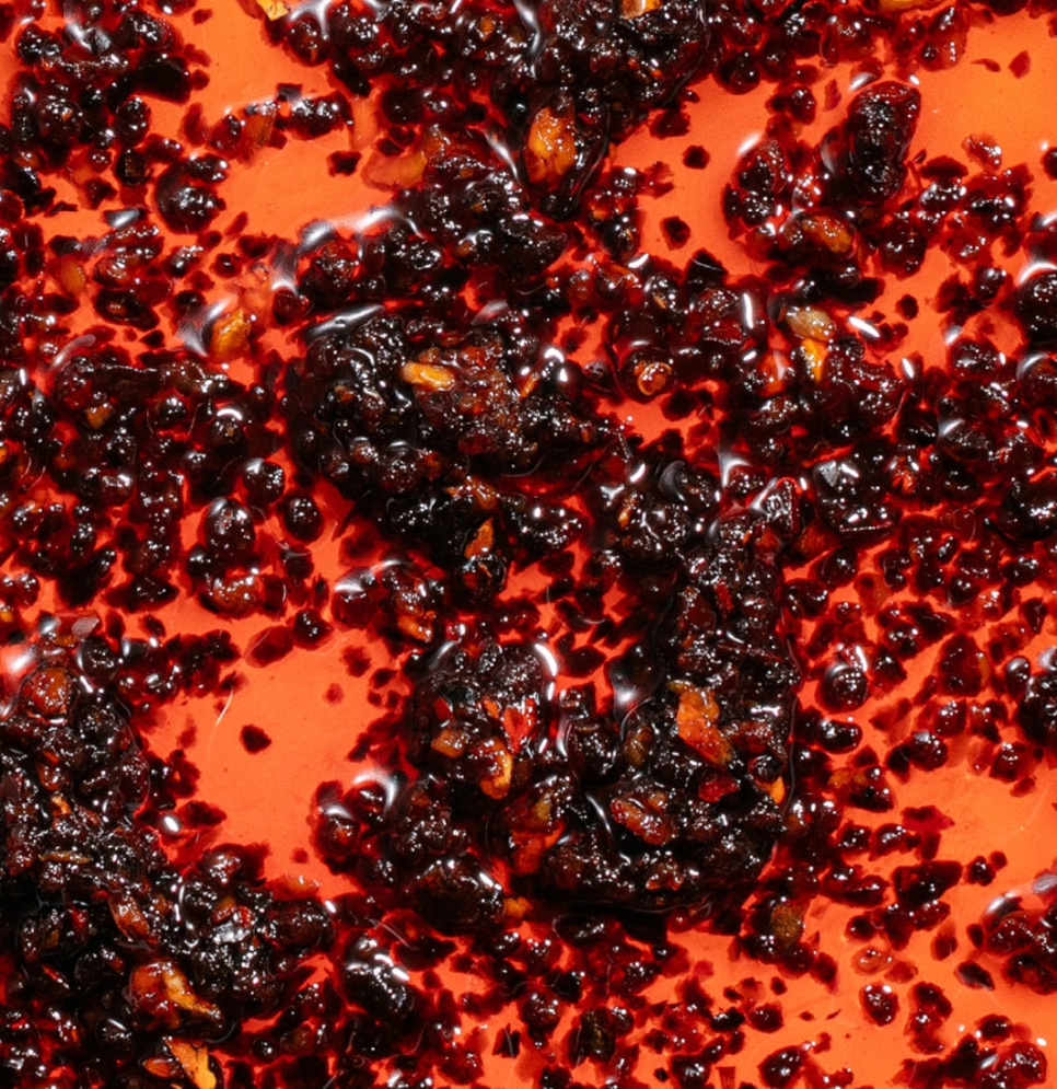 Smoky Chili Oil, olej 240 g - White Mausu