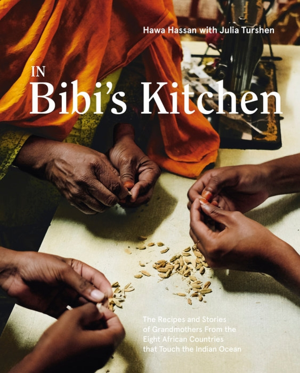 In Bibi´s Kitchen - Hawa Hassan, Julia Turshen w grupie Gotowanie / Książki kucharskie / Kuchnie narodowe i regionalne / w The Kitchen Lab (2304-36025)